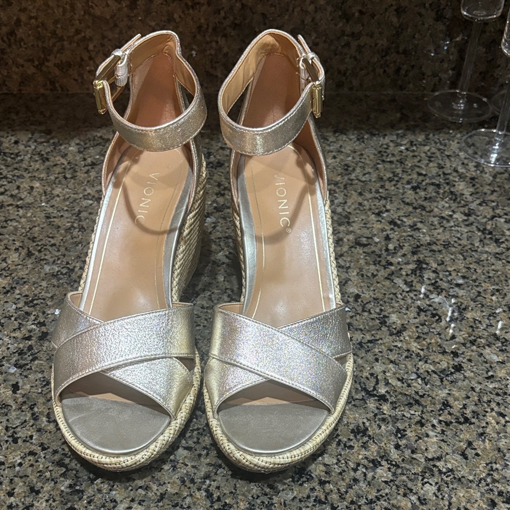 Vionic Metallic Wedge heel Sandals NEW - Picture 2 of 9